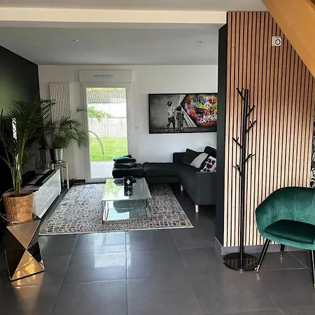 Maison Tout Confort Avec Jardin *
